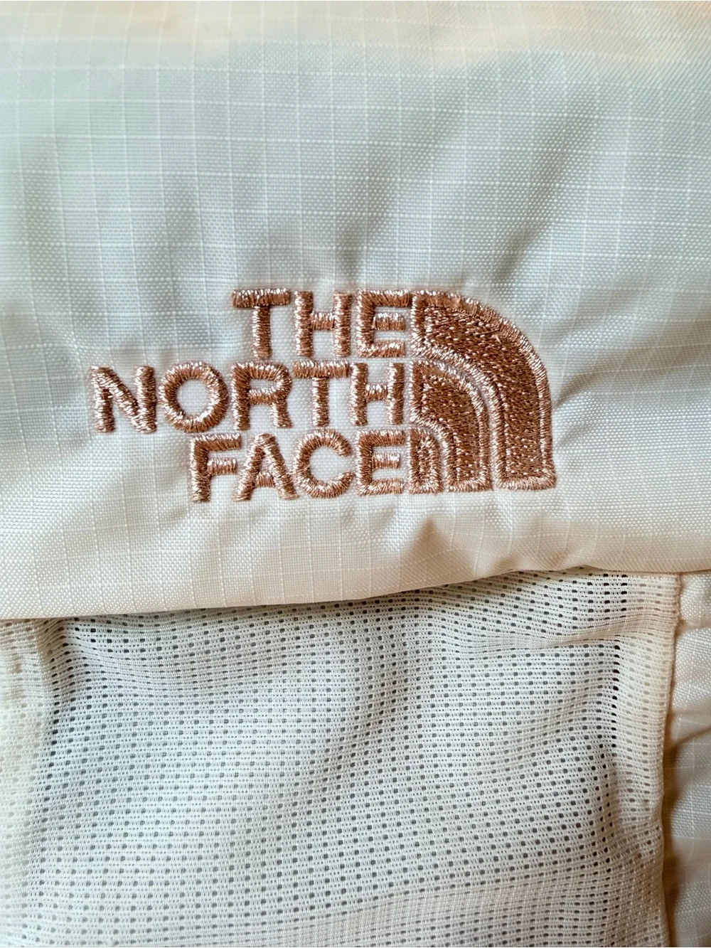 The North Face Women's Recon Luxe Backpack - White Dune/Burnt Coral Metallic